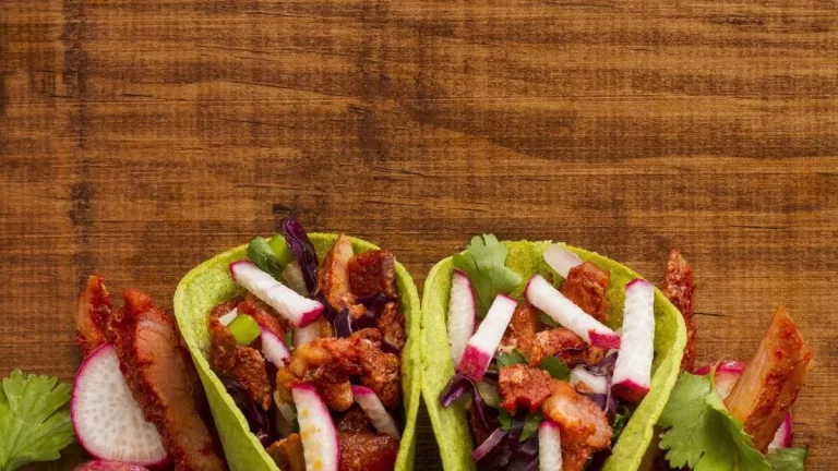 Leia mais sobre o artigo 5 receitas de tacos mexicanos que te farão ir ao México sem sair de casa